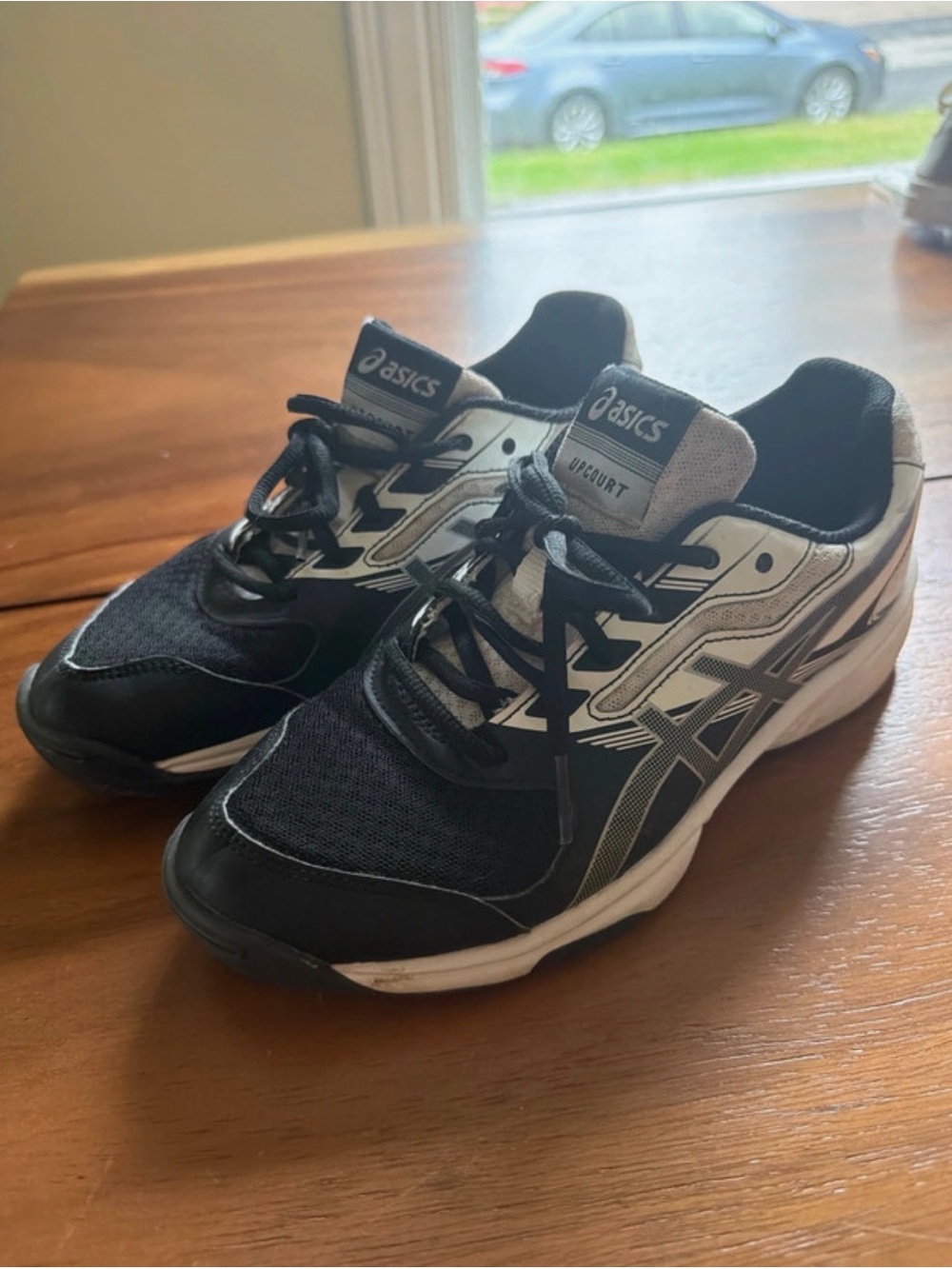 ASICS Black and White Womens Volleyball Shoes Size 6